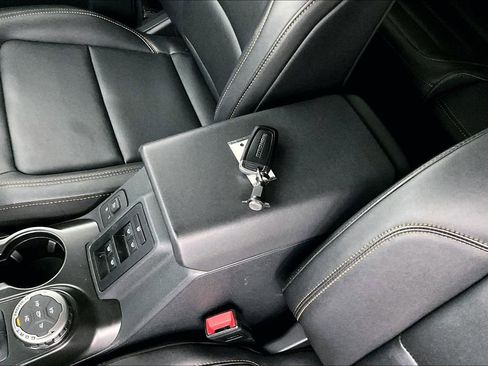 Used 2023 Ford Bronco Badlands image 13