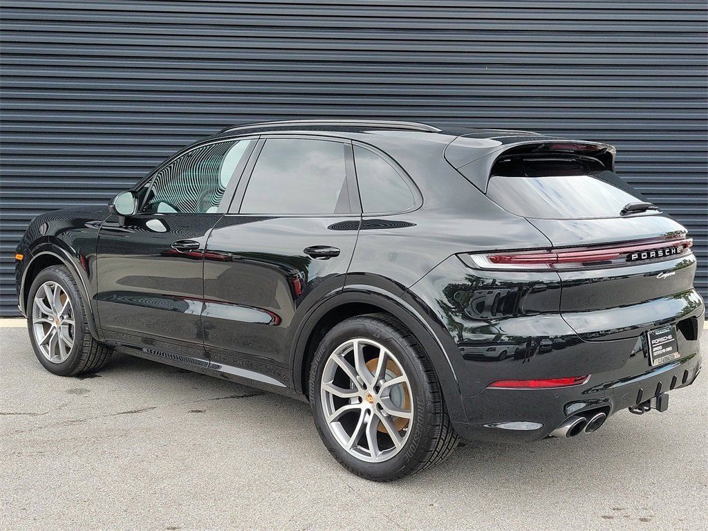 Certified 2025 Porsche Cayenne AWD/4WD image 3