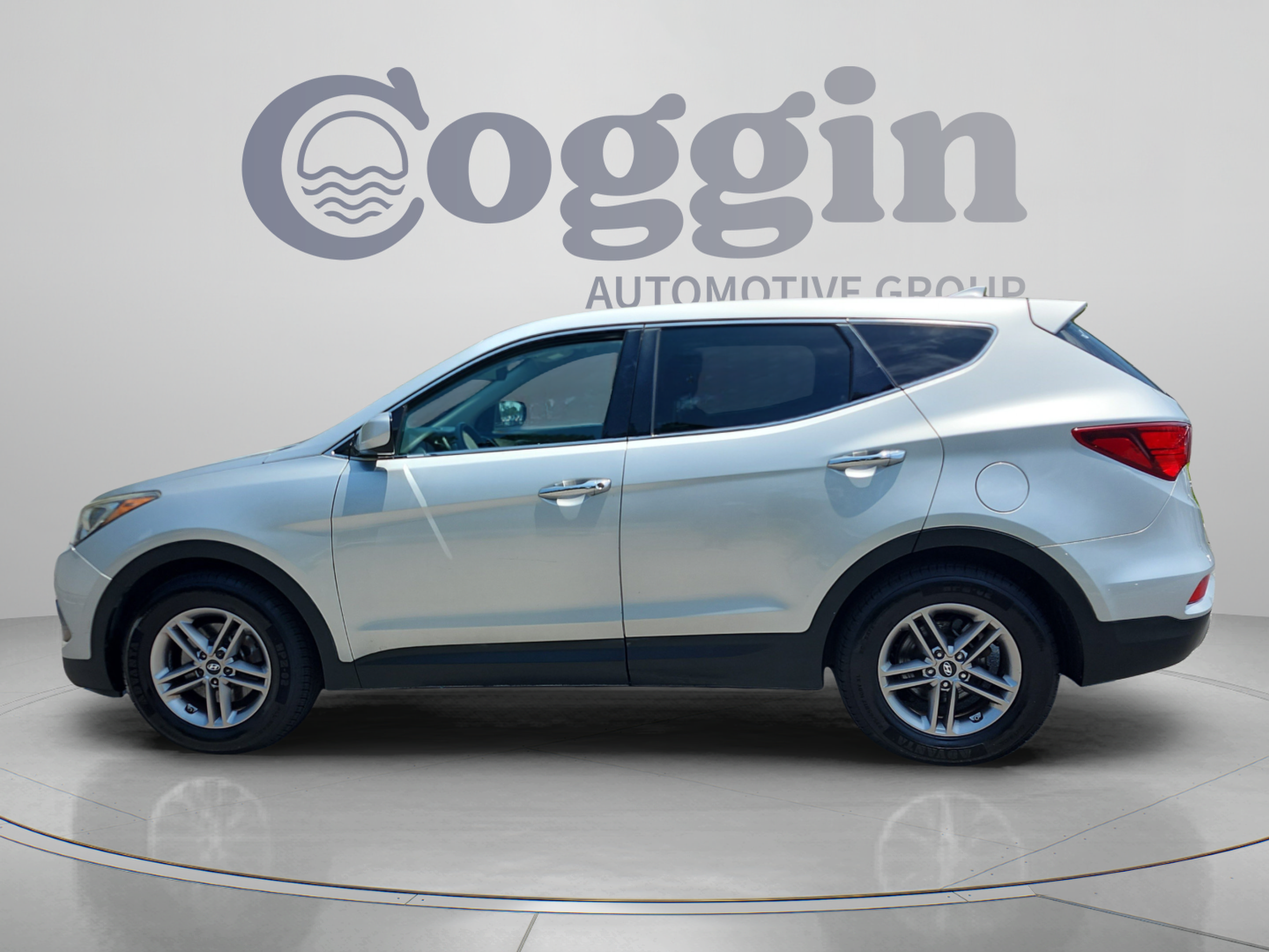 Used 2017 Hyundai Santa Fe Sport FWD image 2