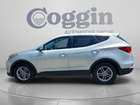 Used 2017 Hyundai Santa Fe Sport FWD image 2