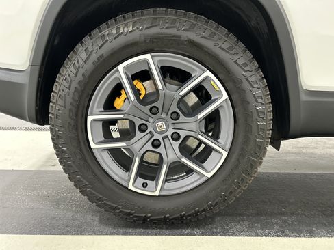 Used 2024 Rivian R1S Adventure AWD/4WD image 12