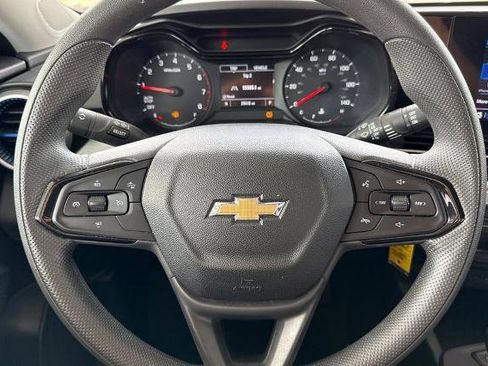 Used 2025 Chevrolet Trax LS FWD image 31