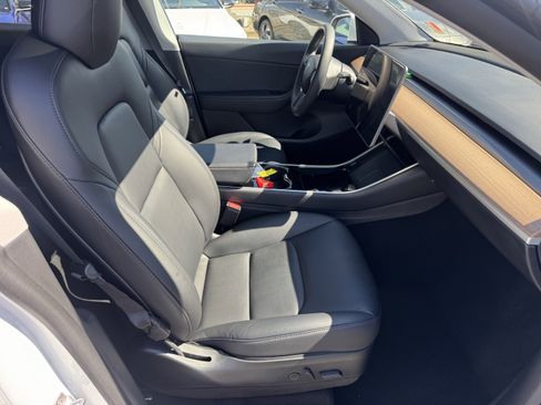 Used 2020 Tesla Model Y Long Range image 13