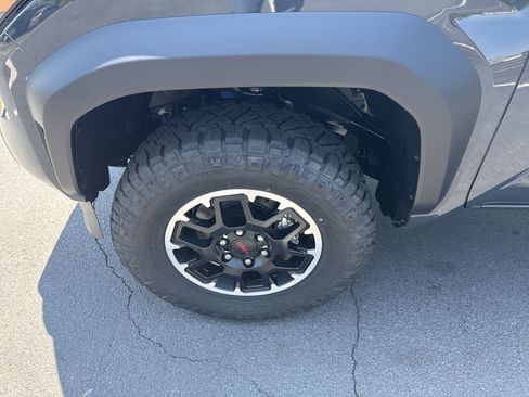 New 2025 Toyota Tacoma TRD Off-Road w/ TRD Off Road Premium Package AWD/4WD image 9