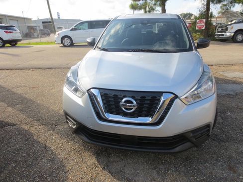 Used 2020 Nissan Kicks S FWD image 2