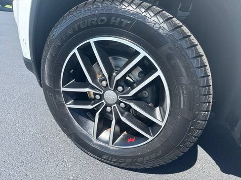 Used 2018 Jeep Grand Cherokee Trailhawk w/ Trailhawk Luxury Group AWD/4WD image 9