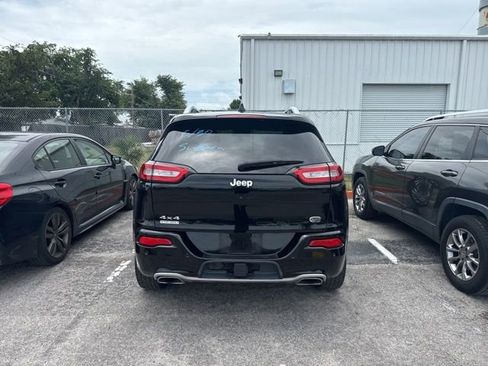 Used 2017 Jeep Cherokee Overland w/ Technology Group AWD/4WD image 6