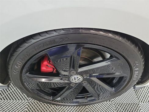Used 2020 Volkswagen Golf 4-Door FWD image 9