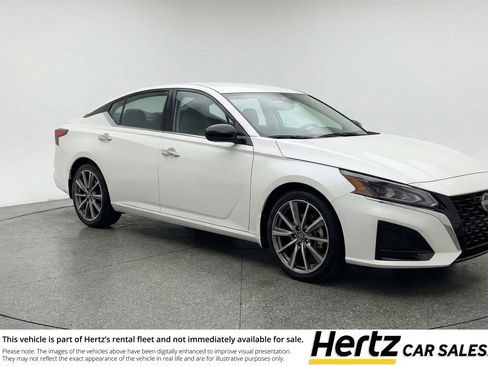 Used 2025 Nissan Altima 2.5 SV image 1