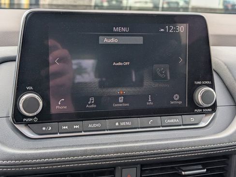 Used 2023 Nissan Rogue SV image 22