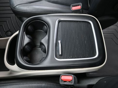 Used 2019 Chrysler Pacifica Touring-L Plus w/ Advanced Safetytec Group FWD image 17