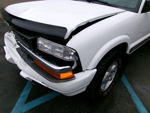 Used 2001 Chevrolet S10 Pickup LS w/ Preferred Equipment Group image 3