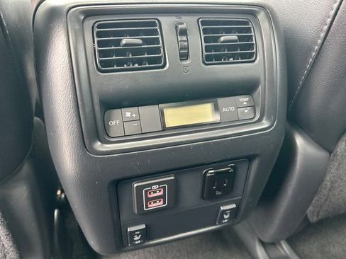 Used 2018 Nissan Pathfinder Platinum image 37