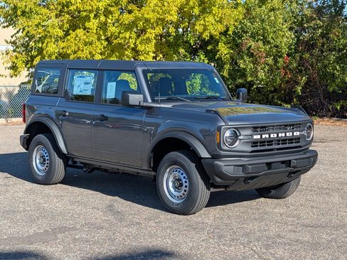 New 2025 Ford Bronco Base image 4
