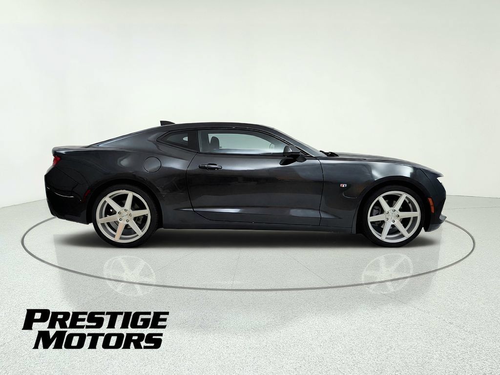 Used 2016 Chevrolet Camaro LT RWD image 9