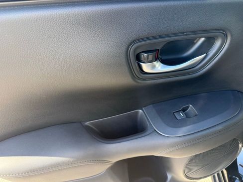 Used 2025 Honda HR-V LX image 30