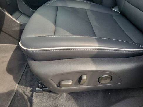 Used 2025 Buick Enclave Preferred AWD/4WD image 15