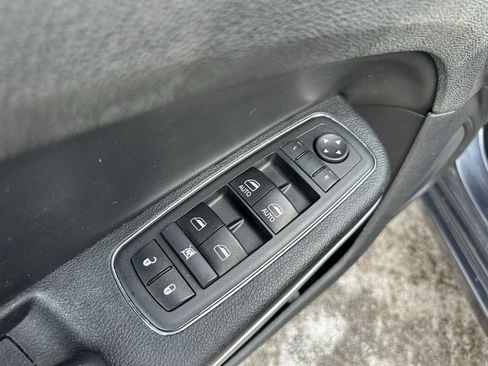 Used 2019 Chrysler 300 Touring w/ Sport Appearance Package image 11