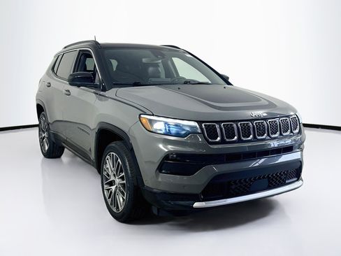 Used 2023 Jeep Compass Limited w/ Elite Group AWD/4WD image 3