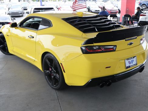 Used 2017 Chevrolet Camaro SS RWD image 7