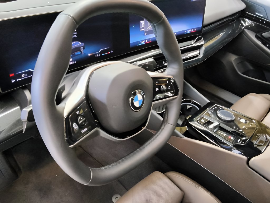 Used 2026 BMW 530i xDrive w/ Premium Package AWD/4WD image 10