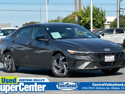 Used 2025 Hyundai Elantra SEL w/ Cargo Package