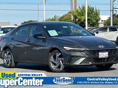 Used 2025 Hyundai Elantra SEL w/ Cargo Package FWD image 1