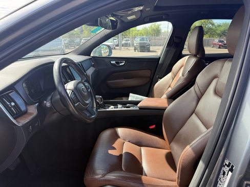 Used 2021 Volvo XC60 T5 Momentum FWD image 13
