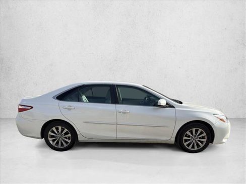 Used 2017 Toyota Camry XLE FWD image 6