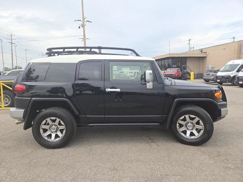 Used 2014 Toyota FJ Cruiser 4WD w/ Upgrade Package image 15
