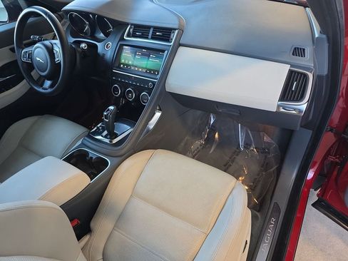 Used 2020 Jaguar E-PACE SE image 30