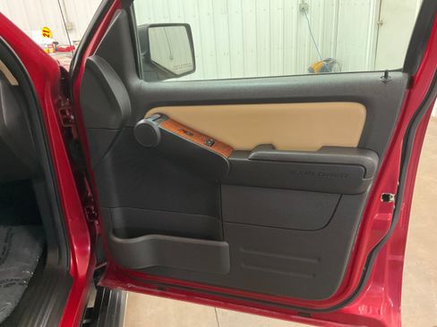 Used 2010 Ford Explorer Eddie Bauer image 28