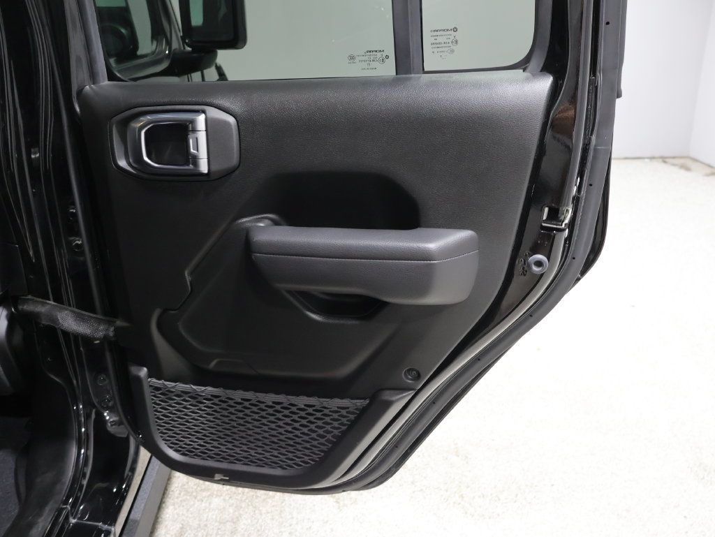 Used 2023 Jeep Gladiator Sport AWD/4WD image 19