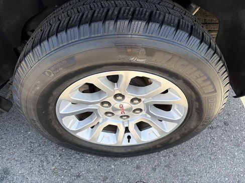Used 2019 GMC Yukon SLT AWD/4WD image 21