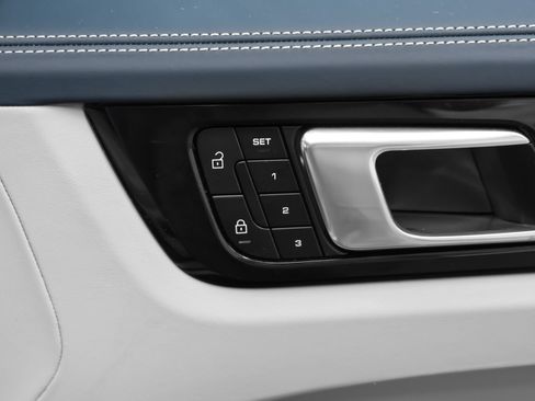 Certified 2023 Porsche Cayenne AWD/4WD image 19