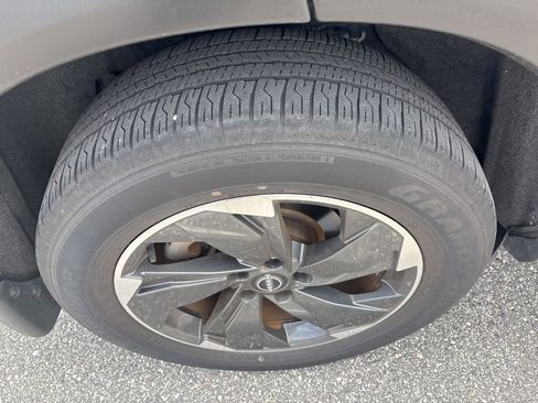 Used 2024 Nissan Rogue SV w/ SV Premium Package FWD image 16