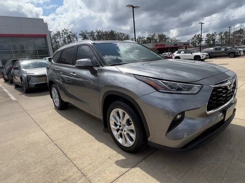 Used 2026 Toyota Highlander Limited image 8