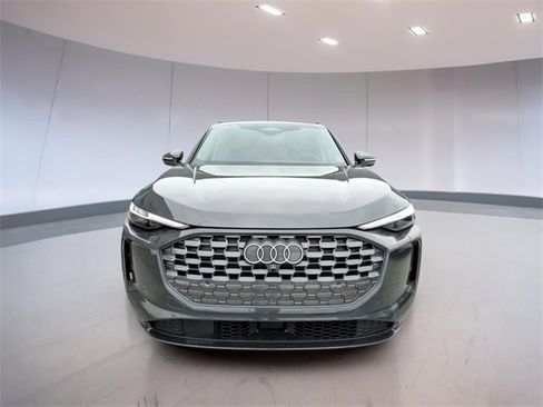 Used 2025 Audi Q5 Premium Plus w/ Premium Plus image 2