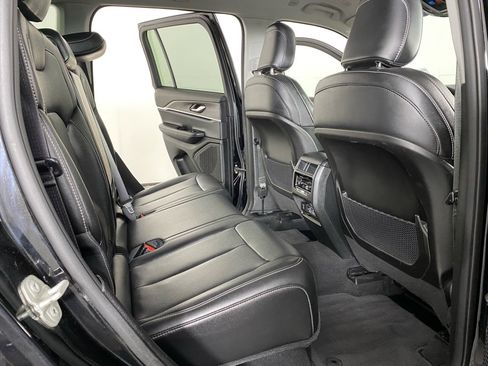 Used 2023 Jeep Grand Cherokee Limited image 13