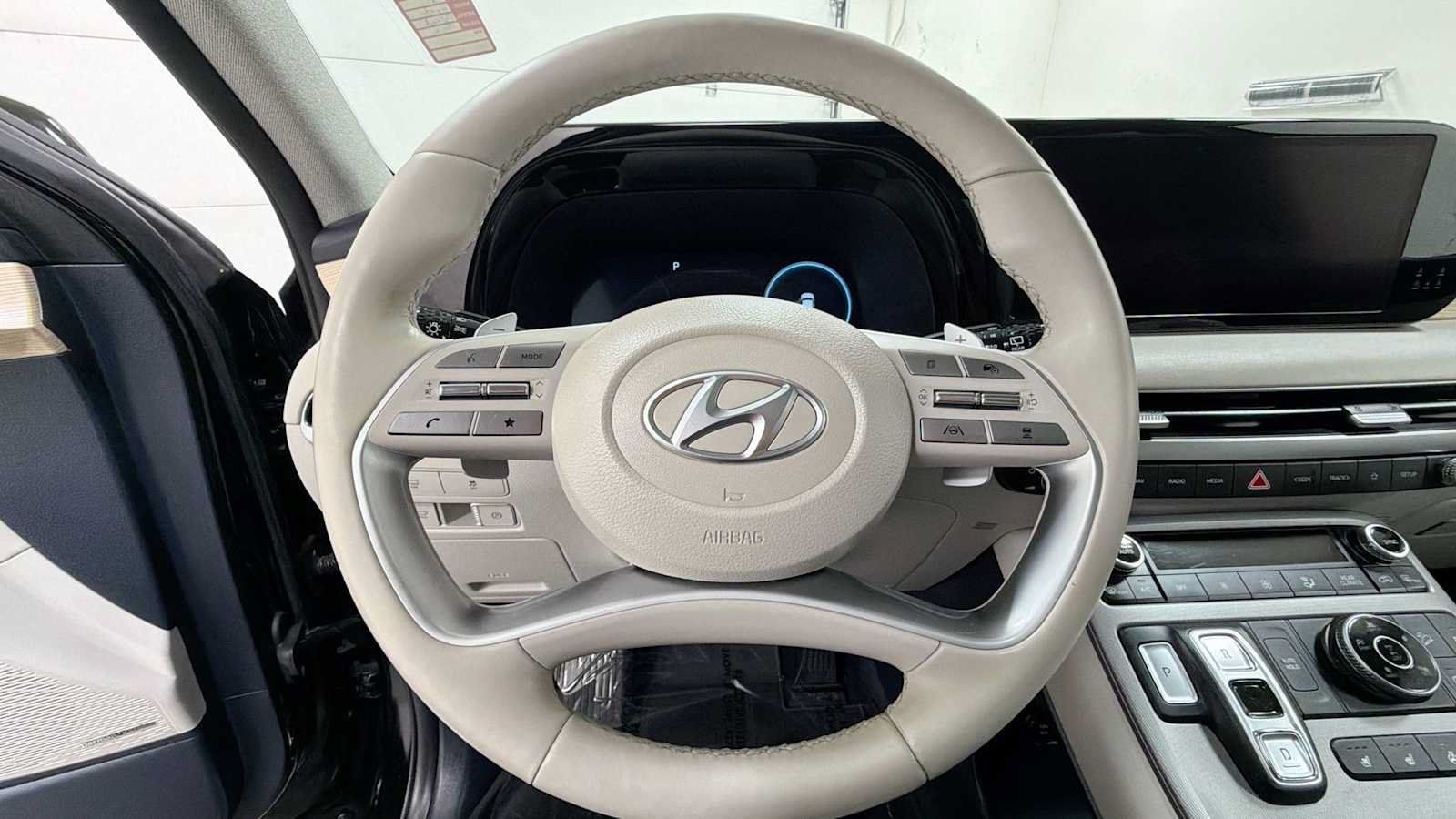 Used 2023 Hyundai Palisade Limited w/ Winter Package AWD/4WD image 16