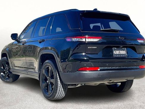 Used 2024 Jeep Grand Cherokee Limited w/ Black Appearance Package image 15