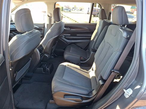 Used 2023 Jeep Grand Cherokee L Laredo image 11