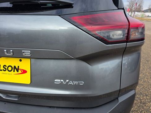 Used 2023 Nissan Rogue SV image 9