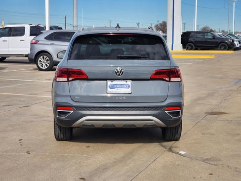 Used 2024 Volkswagen Taos SE image 6