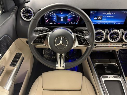 Used 2025 Mercedes-Benz GLA 250 image 13