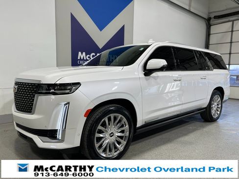 Used 2023 Cadillac Escalade ESV Premium Luxury w/ Performance Package image 9