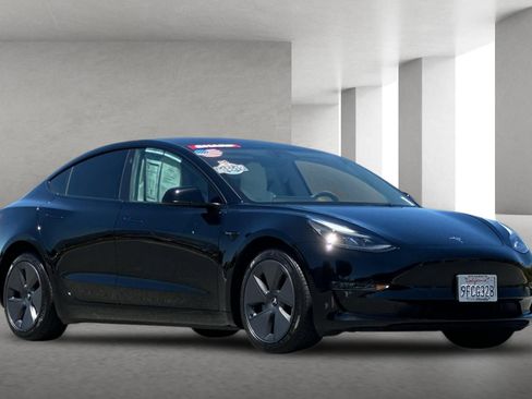 Used 2023 Tesla Model 3 Standard Range RWD image 1