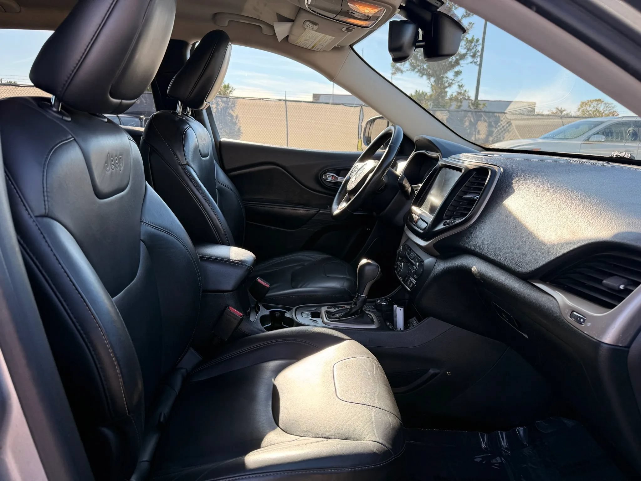 Used 2015 Jeep Cherokee Limited AWD/4WD image 18
