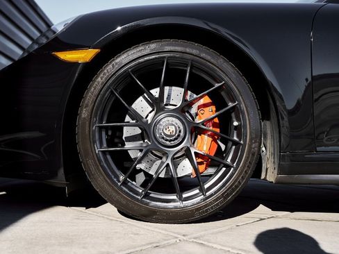 Used 2019 Porsche 911 Targa 4 GTS image 3