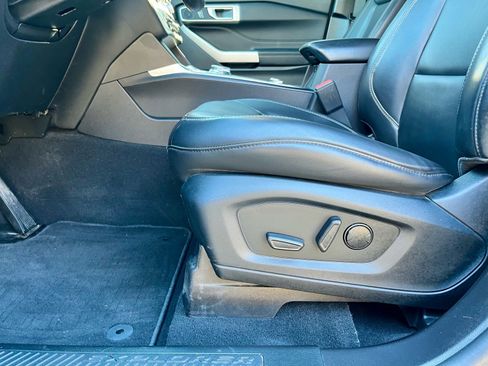 Used 2021 Ford Explorer XLT w/ Equipment Group 202A image 10